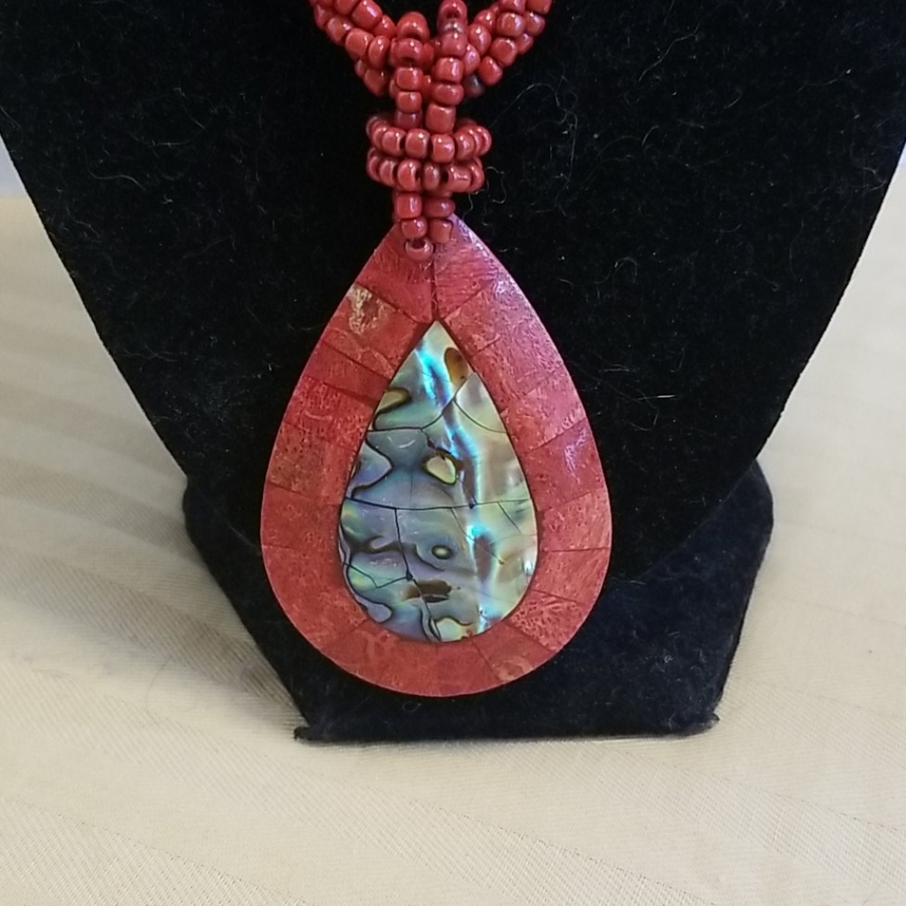 Red beaded nacre pendant necklace and earrings